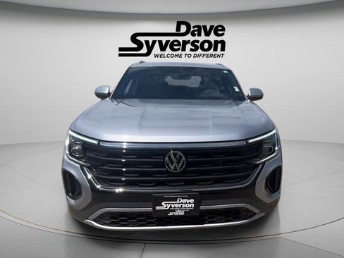 Used 2024 Volkswagen Atlas Cross Sport SE AWD/4WD image 2
