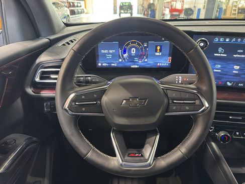 Used 2025 Chevrolet Traverse Z71 AWD/4WD image 25