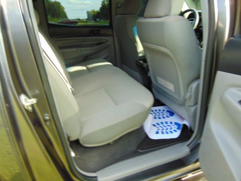 Used 2015 Toyota Tacoma 4x4 Double Cab w/ SR5 Package image 12