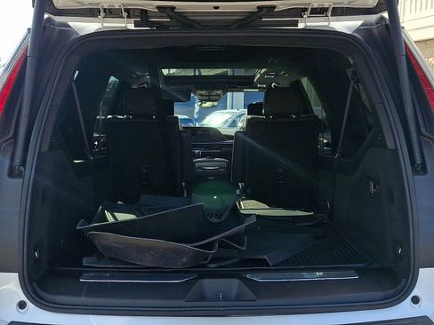 Used 2023 Cadillac Escalade ESV Sport Platinum AWD/4WD image 28