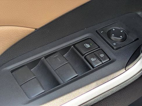 Used 2021 Toyota RAV4 LE FWD image 16