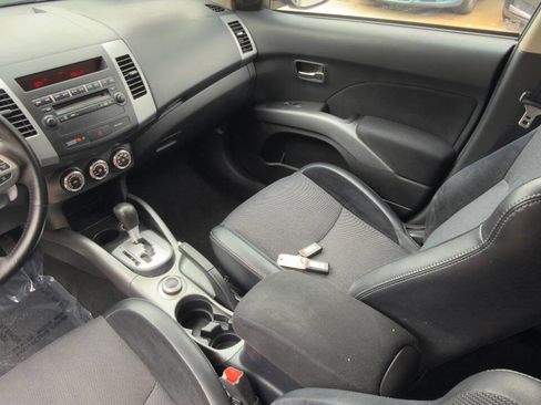 Used 2013 Mitsubishi Outlander SE image 35