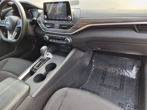 Used 2025 Nissan Altima 2.5 SV FWD image 32