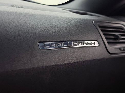 Used 2010 Dodge Challenger SE image 27