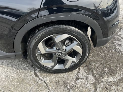 Used 2023 Hyundai Venue SEL image 11