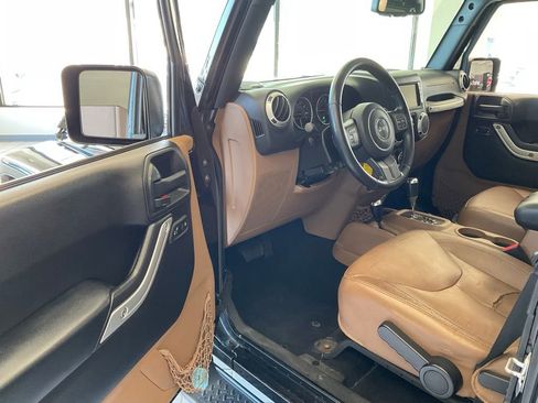 Used 2015 Jeep Wrangler Unlimited Sahara image 9