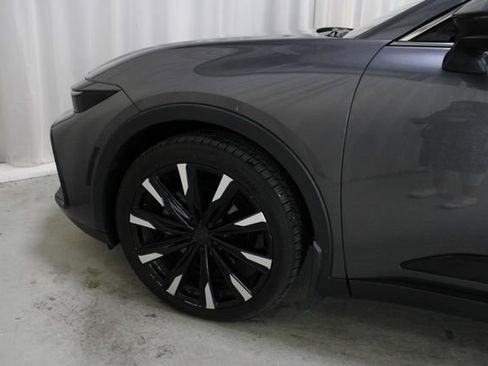 Used 2023 Toyota Crown Platinum AWD/4WD image 33