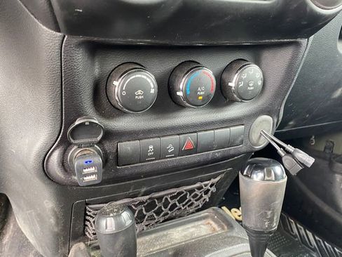 Used 2015 Jeep Wrangler Sport AWD/4WD image 8