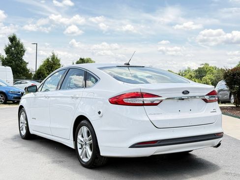 Used 2018 Ford Fusion SE w/ Equipment Group 602A FWD image 9