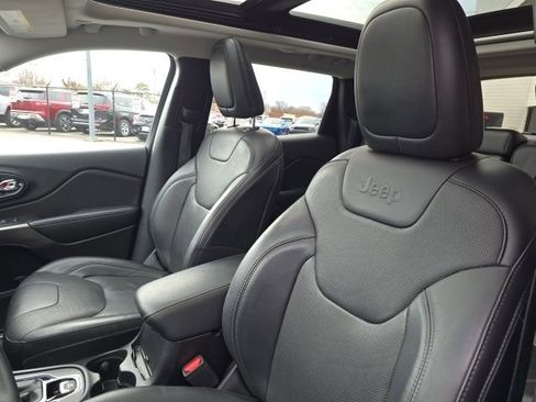 Used 2019 Jeep Cherokee Limited image 6