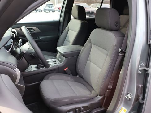 Used 2023 Chevrolet Traverse LT image 12