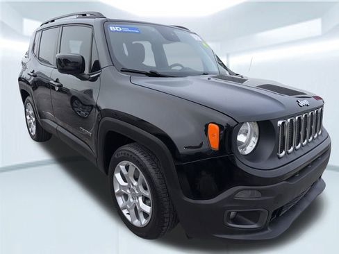 Used 2018 Jeep Renegade Latitude w/ Popular Equipment Group image 6