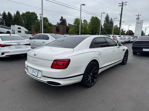 Used 2021 Bentley Flying Spur V8 AWD/4WD image 2