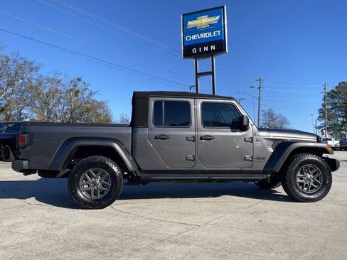 Used 2024 Jeep Gladiator Sport image 6