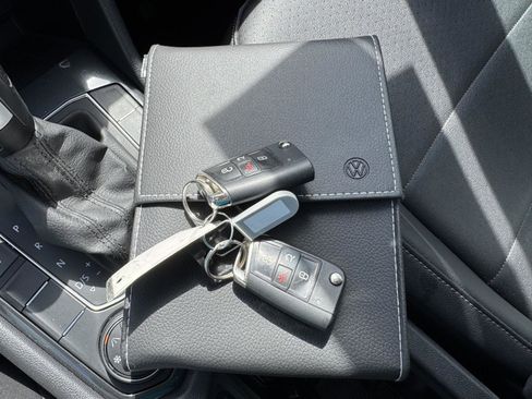 Used 2020 Volkswagen Tiguan SE w/ Panoramic Sunroof Package AWD/4WD image 34