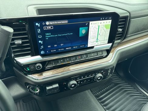 Used 2025 Chevrolet Silverado 1500 LT image 11