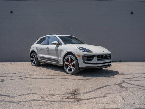 Used 2026 Porsche Macan S AWD/4WD image 9