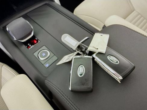 Used 2024 Land Rover Discovery S AWD/4WD image 17