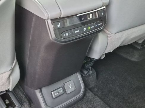 Certified 2026 Toyota Highlander Platinum AWD/4WD image 30
