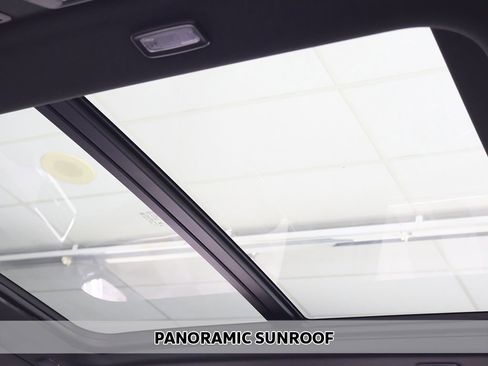 Used 2024 GMC Yukon Denali w/ Advanced Technology Package image 4