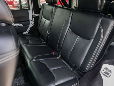 Used 2016 Jeep Wrangler Unlimited Sahara w/ Connectivity Group image 21