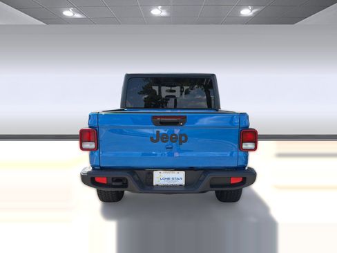 Used 2025 Jeep Gladiator Sport AWD/4WD image 9