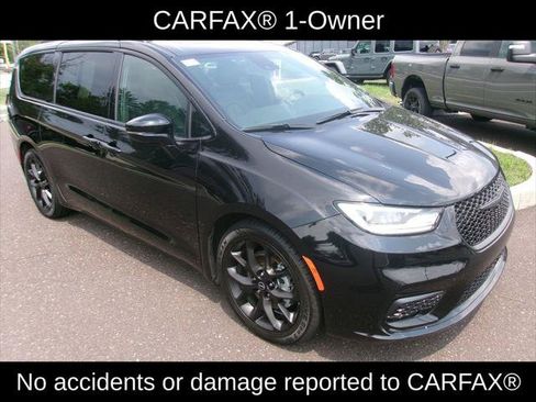 Certified 2025 Chrysler Pacifica Limited FWD image 2