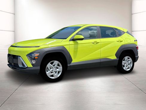 Used 2025 Hyundai Kona SE FWD image 2
