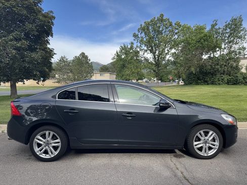 Used 2013 Volvo S60 T5 FWD image 2