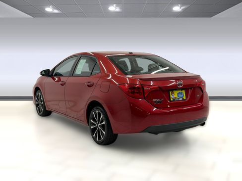 Used 2017 Toyota Corolla SE w/ SE Premium Package FWD image 2