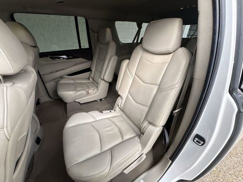 Used 2017 Cadillac Escalade ESV Luxury image 26