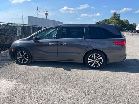 Used 2021 Honda Odyssey Touring image 2