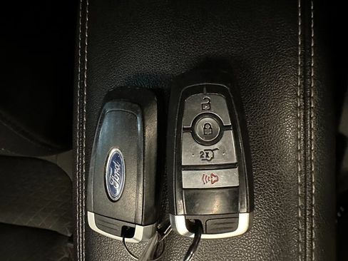 Used 2025 Ford Escape Active AWD/4WD image 16
