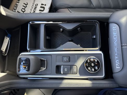 New 2025 Nissan Pathfinder Platinum w/ Black Appearance Package image 21