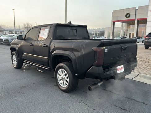 Certified 2024 Toyota Tacoma SR5 image 3