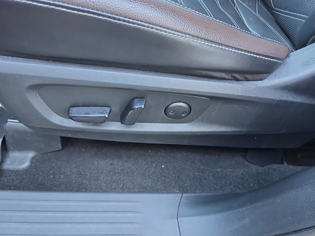 Used 2024 Nissan Pathfinder Platinum AWD/4WD image 17