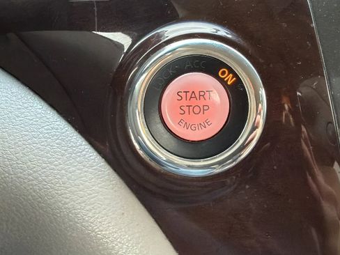 Used 2017 Nissan Quest SV image 31