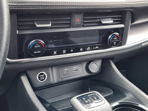 Used 2023 Nissan Rogue SV AWD/4WD image 15