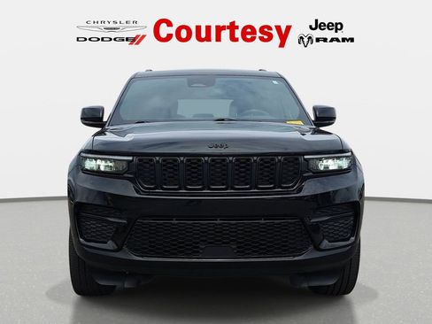 Certified 2024 Jeep Grand Cherokee Altitude AWD/4WD image 8