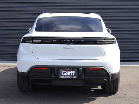 Certified 2025 Porsche Macan 4 Electric AWD/4WD image 11
