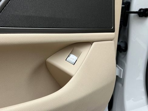 Used 2022 BMW 740i image 31