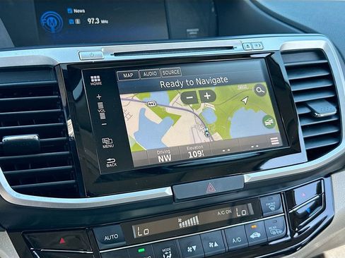 Used 2017 Honda Accord Touring image 13