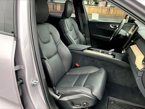 Used 2026 Volvo XC60 B5 Ultra w/ Climate Package image 9