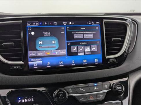 Used 2025 Chrysler Pacifica Select FWD image 27