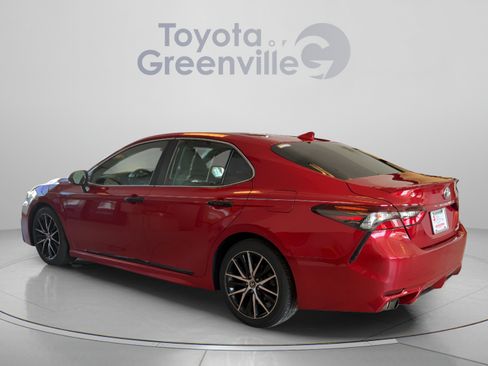 Used 2022 Toyota Camry SE w/ Audio Upgrade Package FWD image 4