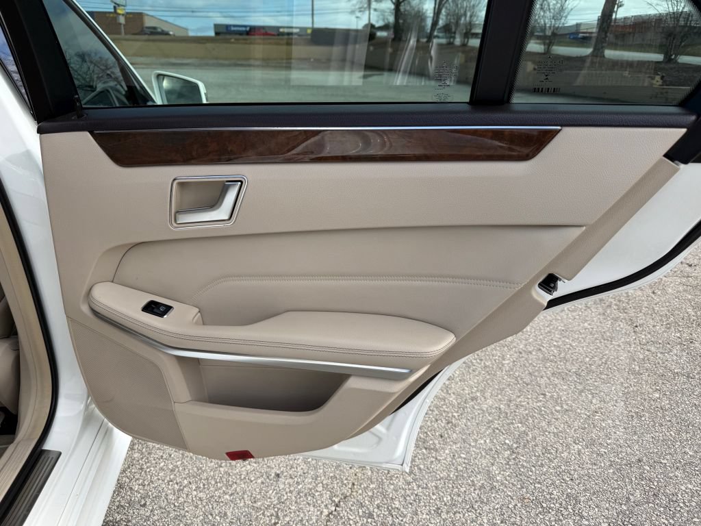 Used 2014 Mercedes-Benz E 350 Sedan image 27