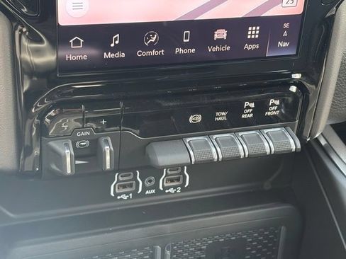 New 2026 RAM 2500 Laramie w/ Night Edition AWD/4WD image 21