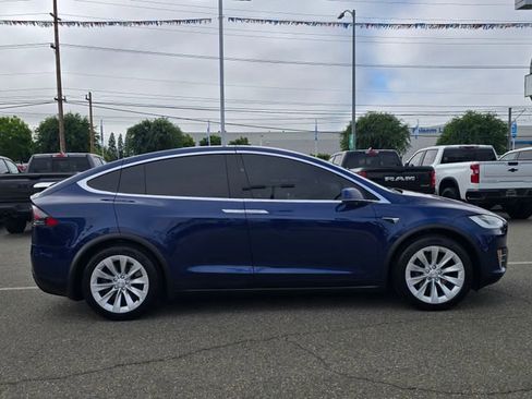 Used 2018 Tesla Model X 75D image 8