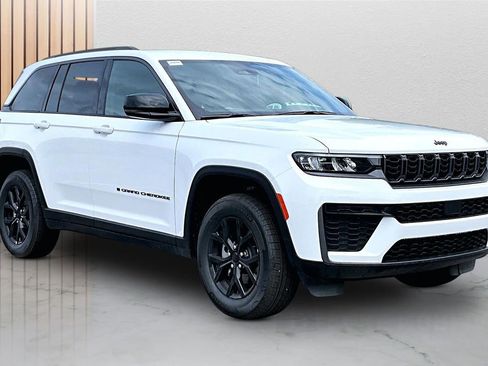 New 2026 Jeep Grand Cherokee Altitude RWD image 2