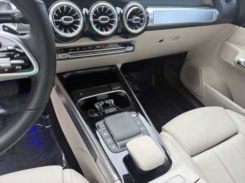 Used 2021 Mercedes-Benz GLB 250 image 30